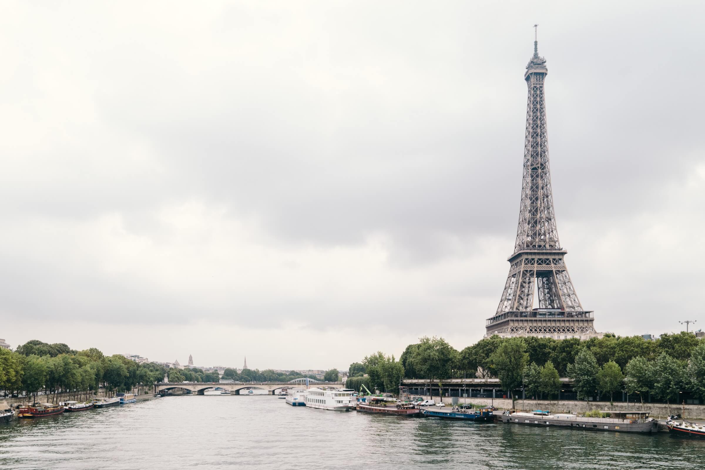 Essential Guidelines for Moving to France Without A Job Nor Money