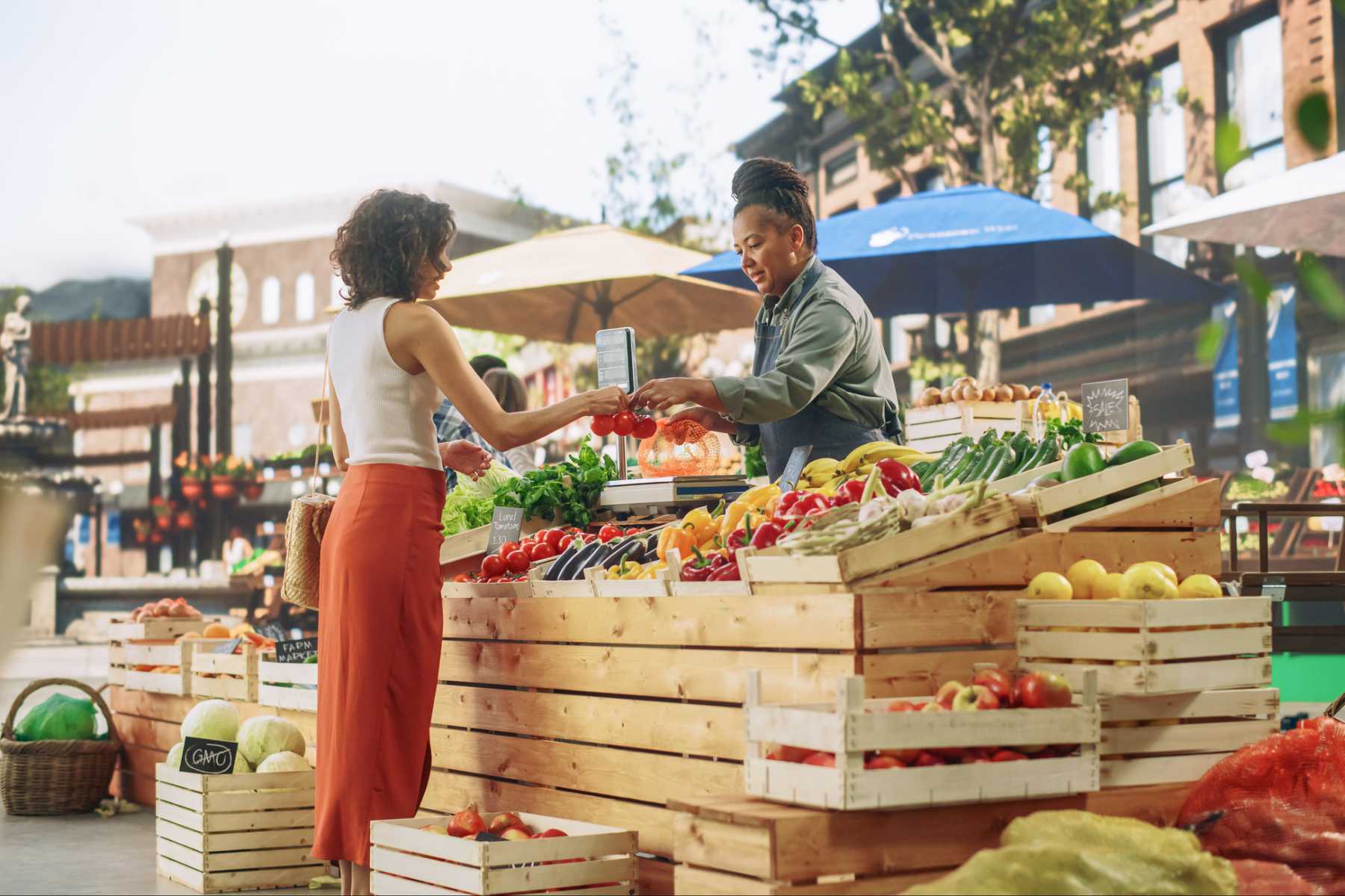 a female expat shopping for fresh vegetables at a local farmers market