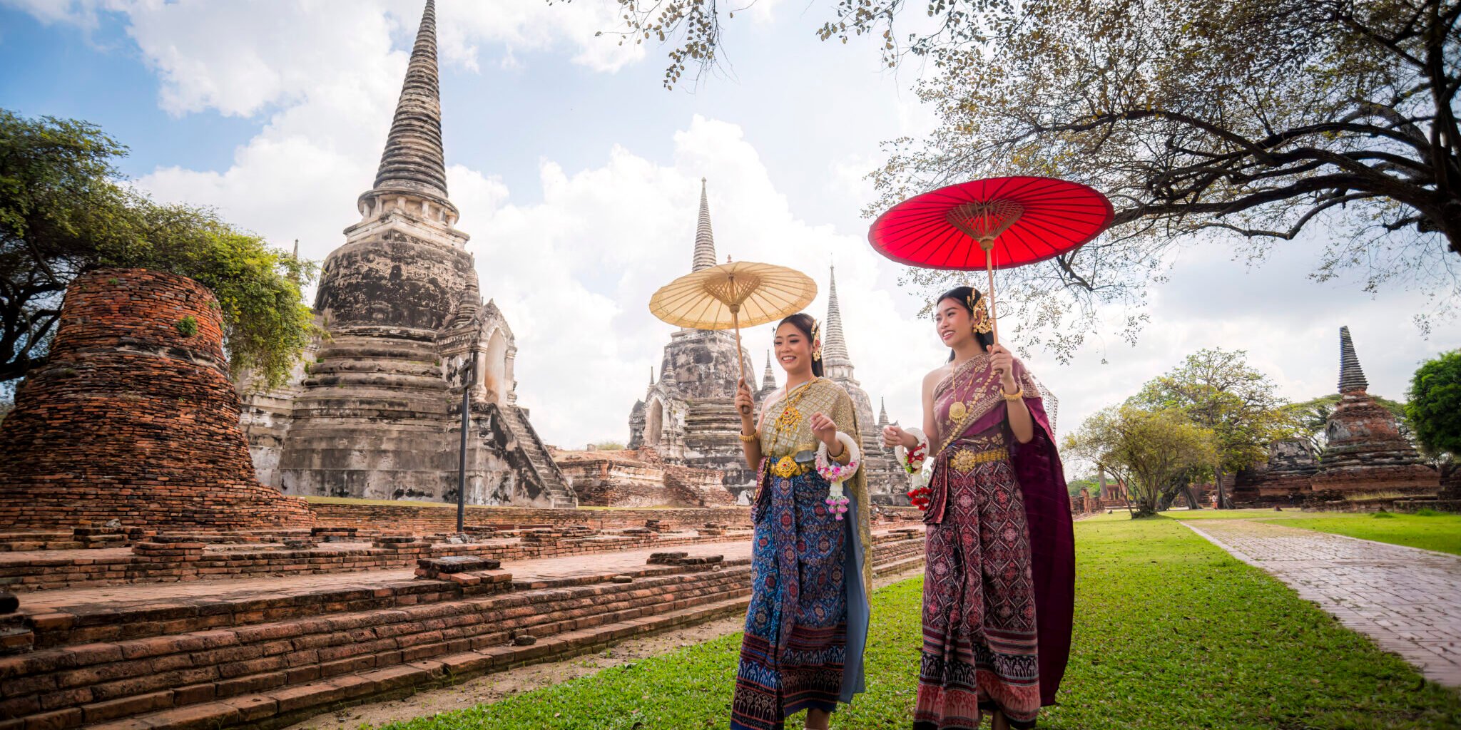 ladies-who-moved-abroad-to-thailand- MS2QVJZKDR Ladies who moved abroad to Thailand, one of the safest places to live in the world